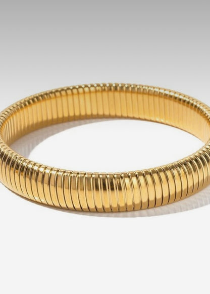 The luxe gold bracelet